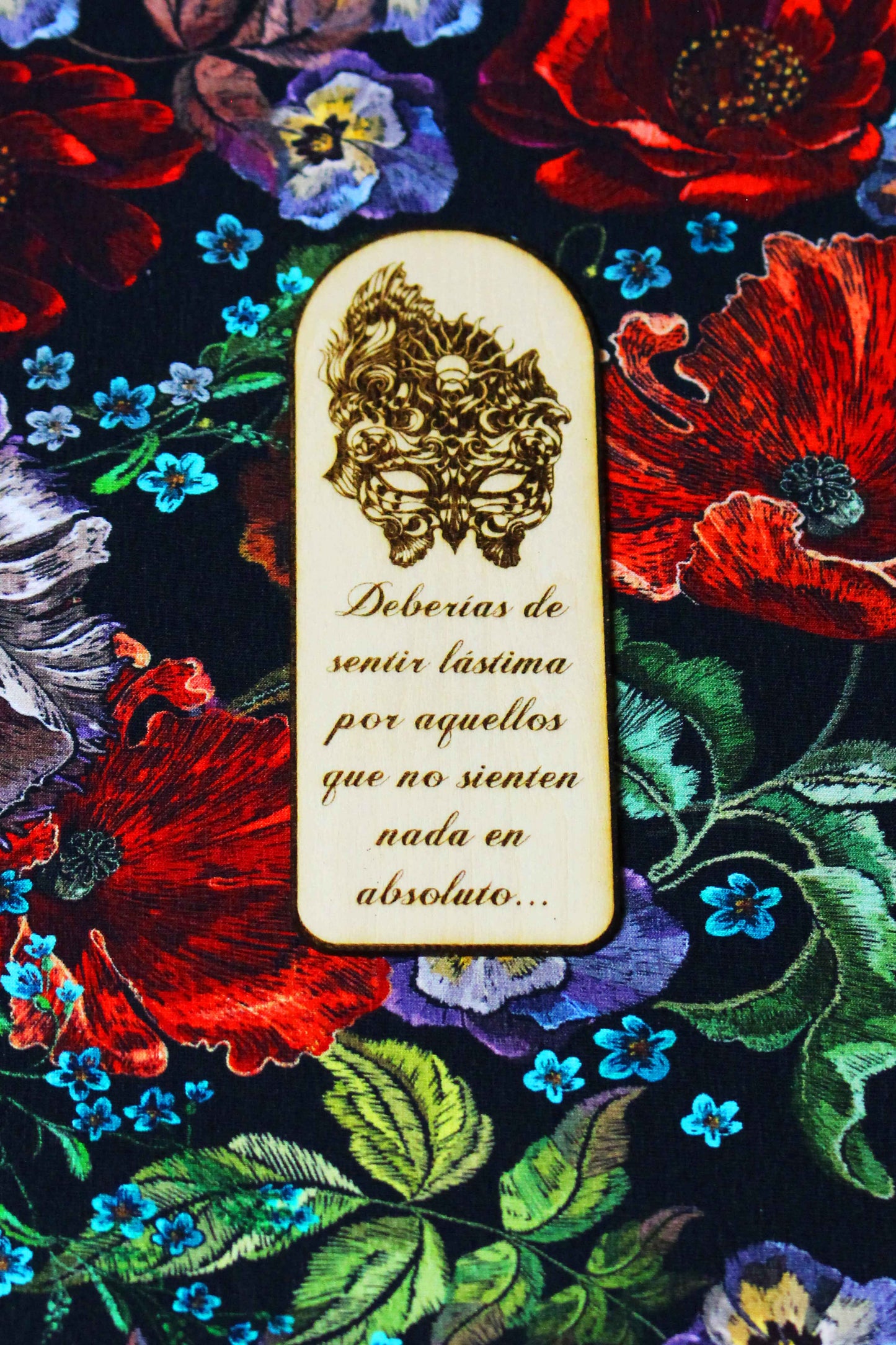 Marcapáginas "Una Corte de Rosas y Espinas: deberías de sentir lástima"