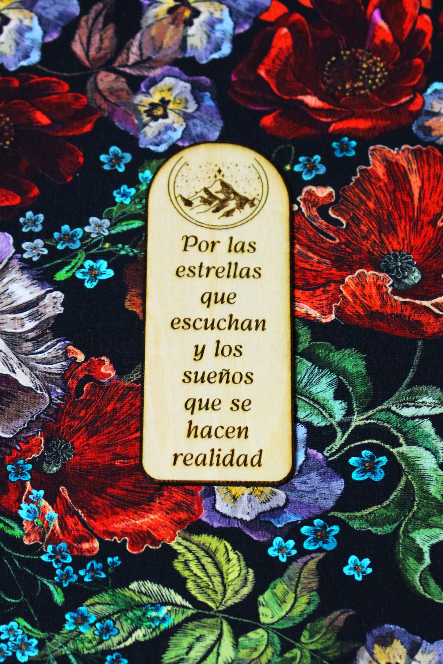 Marcapáginas "Una Corte de Rosas y Espinas: por las  estrellas que escuchan"