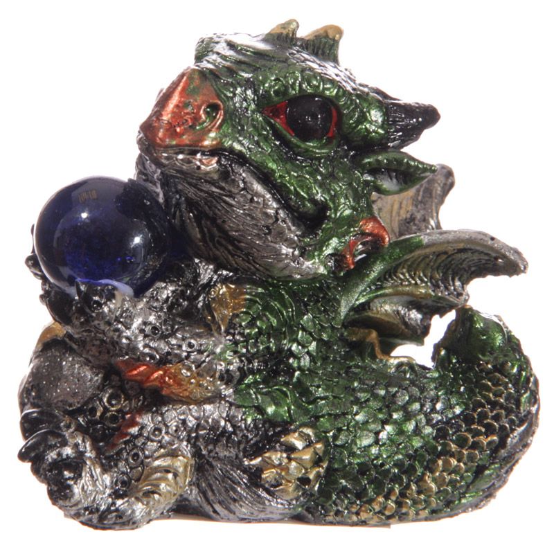 Dragón gordo con bola de cristal