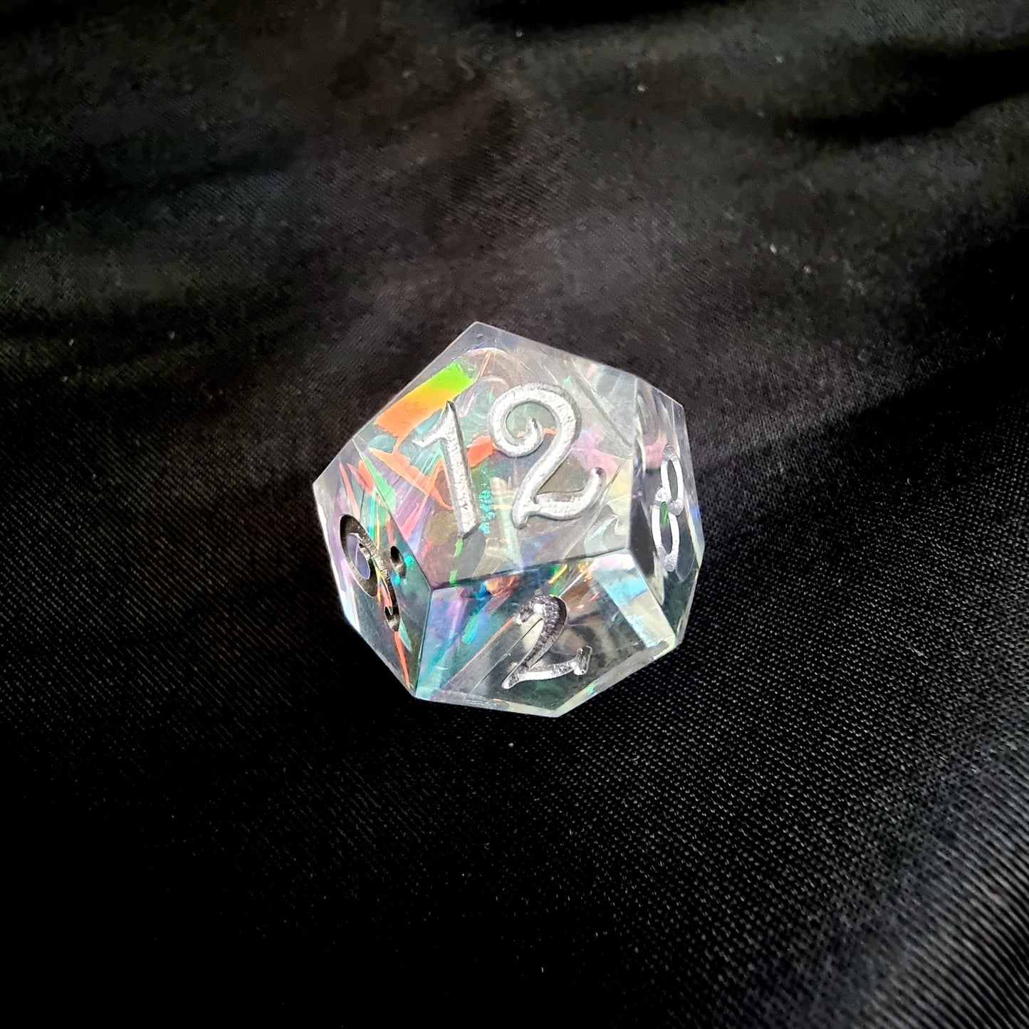 Dados "Hebras del Destino: Reflejos Arcoiris"