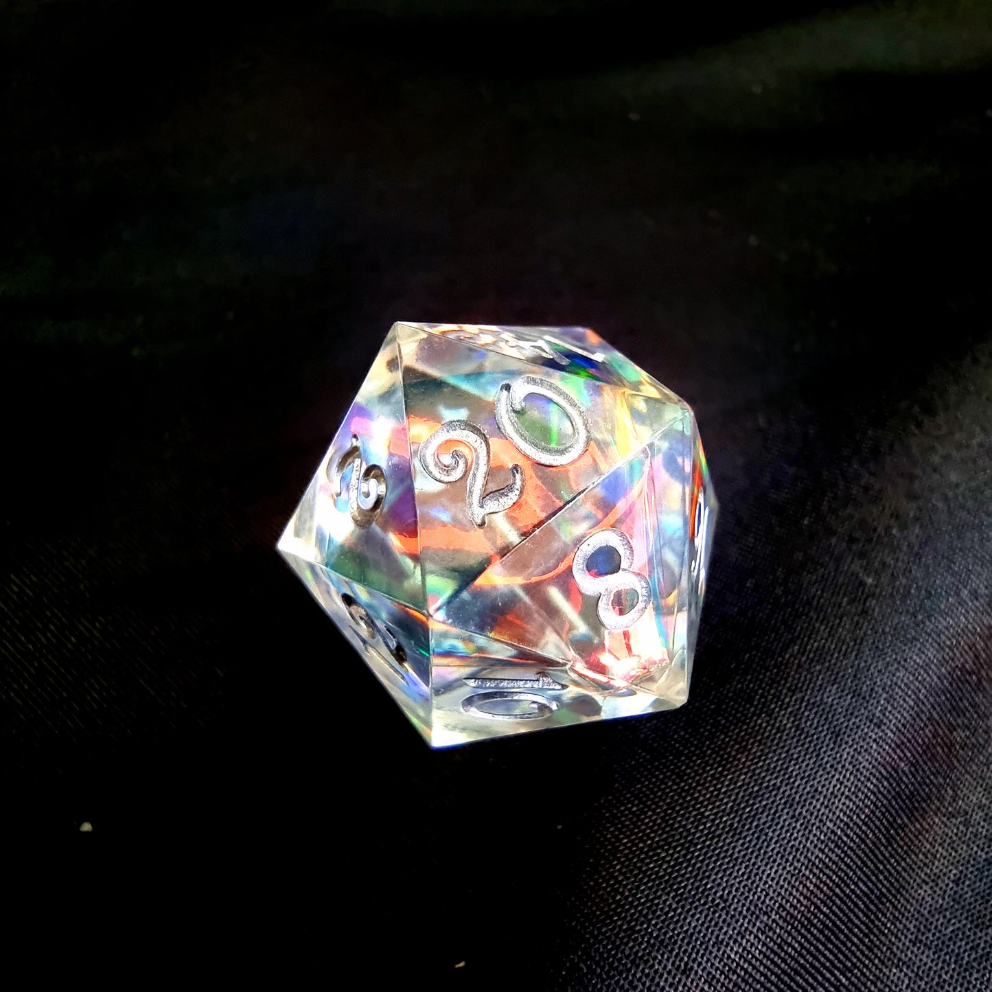 Dados "Hebras del Destino: Reflejos Arcoiris"