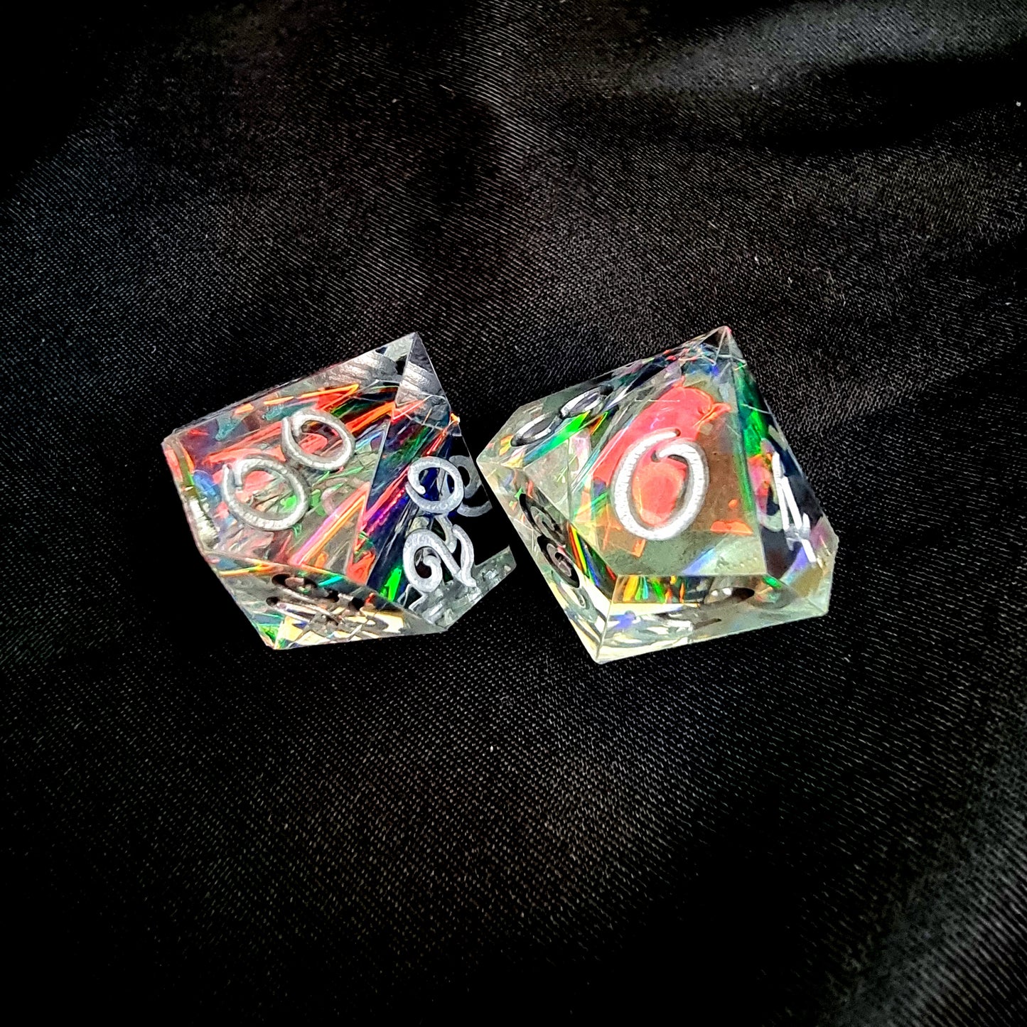 Dados "Hebras del Destino: Reflejos Arcoiris"